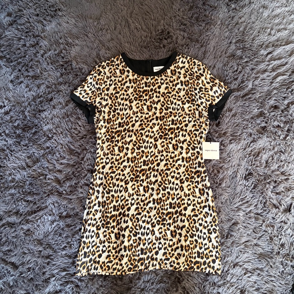Superdown revolve cheetah edgy Harper Tee Shirt Dress in Leopard Size medium NWT